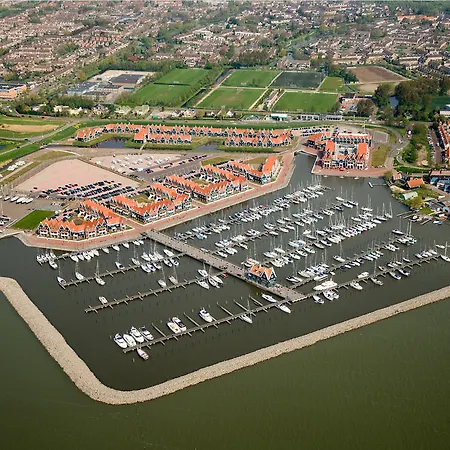 Roompot Marinapark 3* Volendam