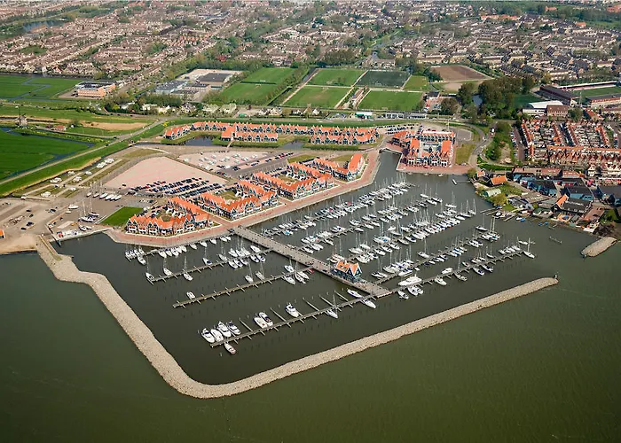 Roompot Marinapark 3* Volendam